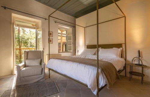 Treis Elies House | Casa Oliva Guesthouse