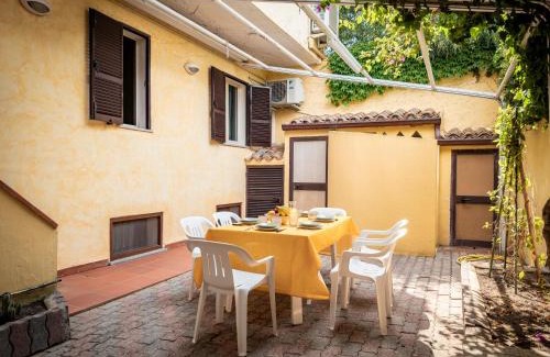 Cannigione House | Casa Olivia - Casa indipendente nel centro di Cannigione a 3 minuti a piedi dal lungomare, 5 minuti a piedi dalla spiaggia più vicina e vicinissima alle spiagge più belle della Costa Smeralda