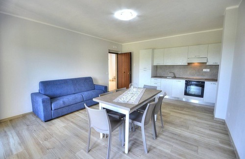 Casal Velino House | Casa Ondina A: A welcoming apartment situated in a quiet location, a few minutes from the town center, with Free WI-FI.