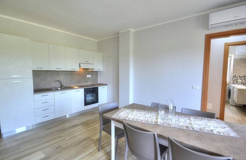 Casal Velino House | Casa Ondina A: A welcoming apartment situated in a quiet location, a few minutes from the town center, with Free WI-FI.