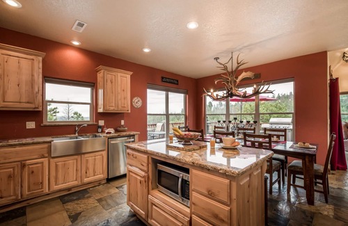 Ruidoso Cabin | Casa Oso Grande | Game Room + Hot Tub