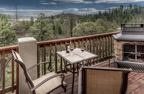 Ruidoso Cabin | Casa Oso Grande | Game Room + Hot Tub