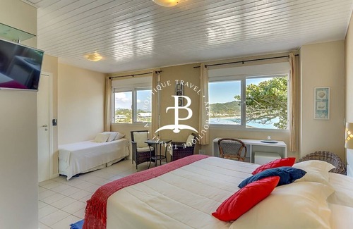 Florianopolis Villa | Casa Pé na Água - Heated pool and jacuzzi - Gourmet space