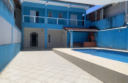 Itanhaem House | Casa pé na Areia a 50m do mar Piscina Grande, Casa Para Famílias até 20 Pessoas