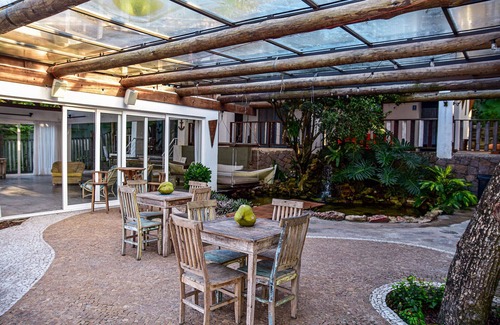 Tombo House | Casa pé na areia da Praia do Tombo, no Guarujá/SP