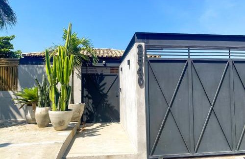 Prainha House | Casa Pé na Areia em frente à Ilhabela