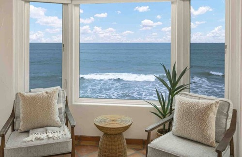 South Oceanside House | Casa Pacifica, Beachfront w/Fire Ring in Sand