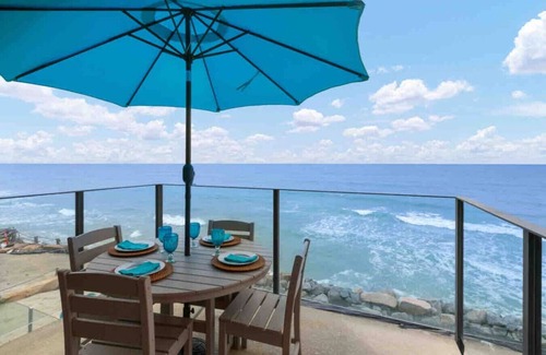 South Oceanside House | Casa Pacifica, Beachfront w/Fire Ring in Sand