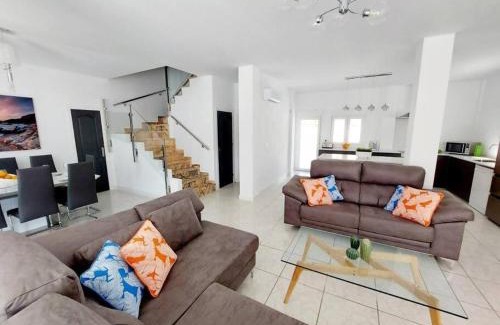 Los Alcazares Villa | Casa Palma by Rental Hero