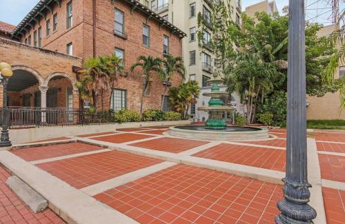 Downtown Historic District Apartment | Casa Palma Historic apt in the BEST spot downtown