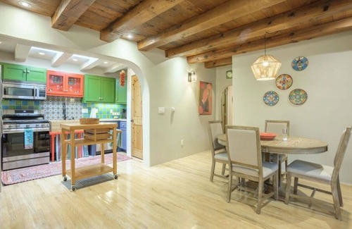 Taos Condo | Casa Paloma - Funky In-Town Casita