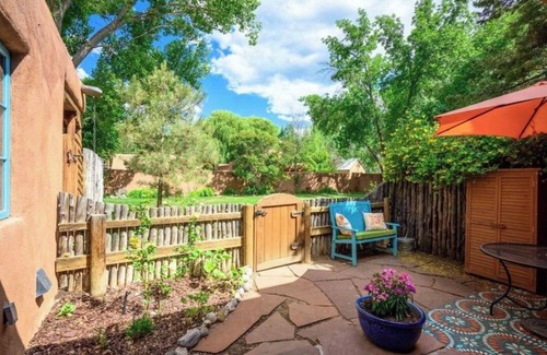 Taos Condo | Casa Paloma - Funky In-Town Casita