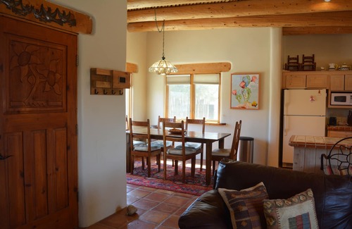 El Prado House | Casa Panorama -Views-Hot Tub-Kiva Fireplace 10 minutes from Town