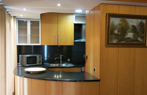 Amares House | Casa para férias totalmente equipada com garagem e jardim privativo