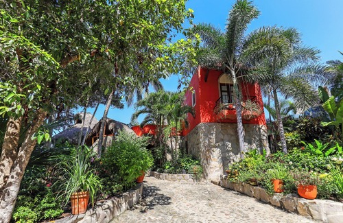 Platanitos Villa | Casa Paraiso, Ocean-front Getaway in a private magical community