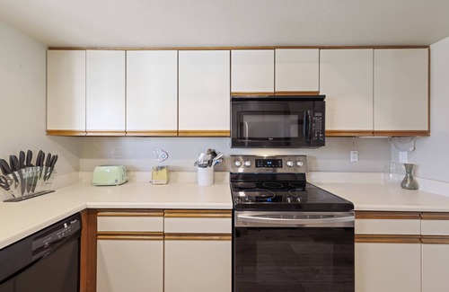 Tahquitz River Estates Condo | Casa Parocela - Lovely Condo in the Heart of Palm Springs - Permit #9475