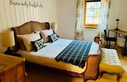 Sumvitg Bed & Breakfast | Casa Pasch - Boutique Bed and Breakfast in Cumpadials