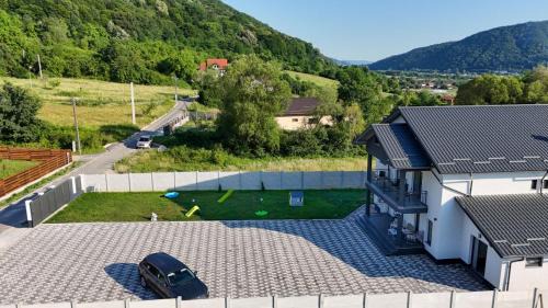 Calimanesti House | Casa Patry