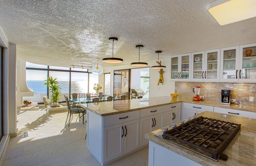 Salsipuedes Villa | Casa Peggy - Five bedroom villa with private pool and expansive ocean view.
