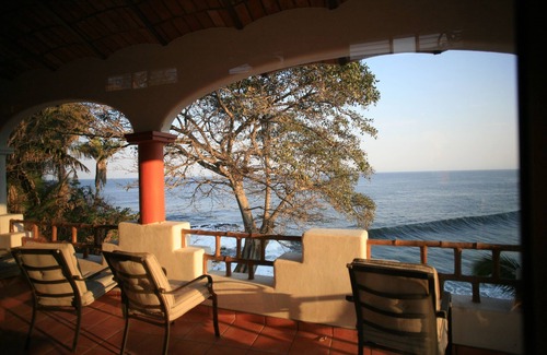Lo de Marcos Villa | Casa Pelicanos: Oceanfront Home: Beach Vacation Paradise