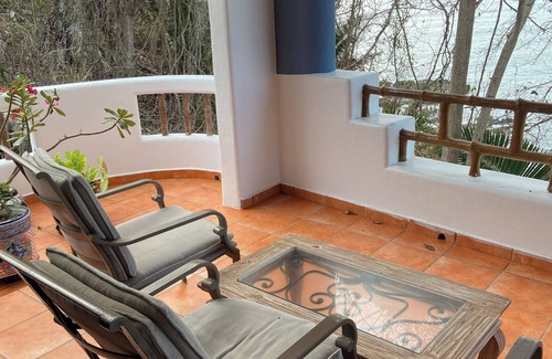 Lo de Marcos Villa | Casa Pelicanos: Oceanfront Home: Beach Vacation Paradise