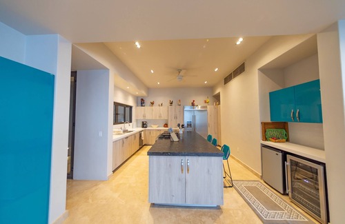 South Shore Hotel Area Villa | Casa Peña Del Mar is a Luxurious Oceanfront Home in Exclusive Gated Community