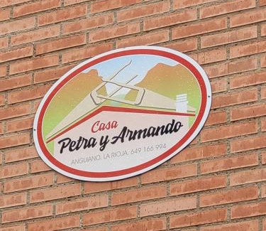 Anguiano House | Casa Petra y Armando