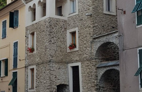Isolabona House | Casa Pietra, traditional holiday house for 8 people in a typical Italian village
