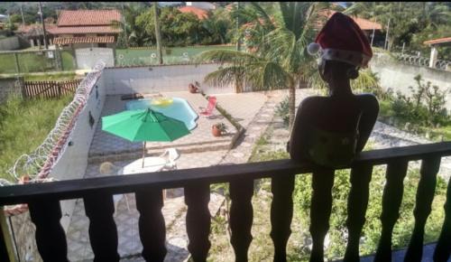 Jacone House | Casa Piscina, Saquarema, Jaconé, segundo andar, independente, com 2 quartos 2 banheiros, cozinha e varanda superior. Com piscina e churrasqueira exclusiva para hospedes, garagem