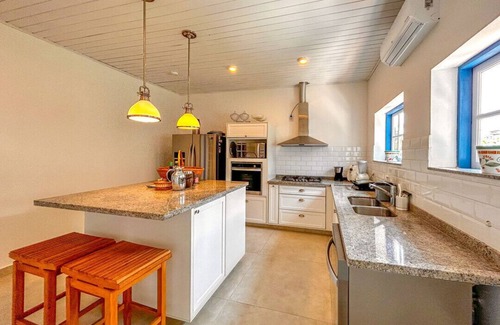 Ilhabela Ski Chalet | Casa próx à Praia de Santa Teresa, Ilhabela/SP