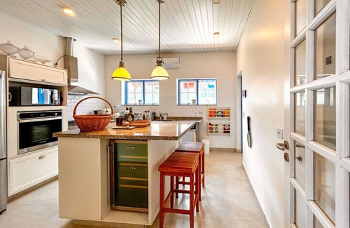 Ilhabela Ski Chalet | Casa próx à Praia de Santa Teresa, Ilhabela/SP