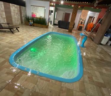 Palhoca House | Casa próximo à praia com piscina , hospeda até 20 pessoas