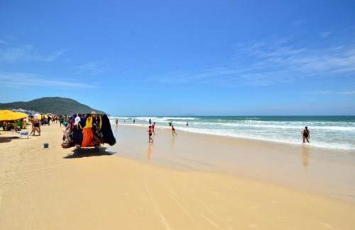 Ingleses Centro House | Casa Praiana a 5 min do mar nos Ingleses N1903