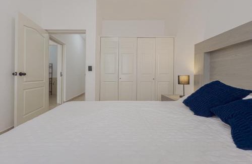 La Paz Apartment | Casa Punta Arena 2BR home downtown LPZ blocks from beach