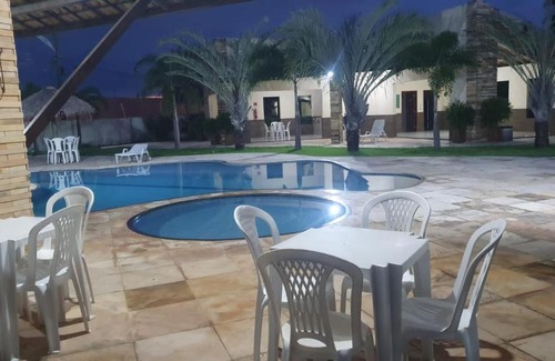 Aquiraz House | Casa Rústica em Condomínio com Piscina