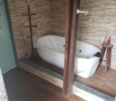 Campo Grande House | Casa Rústica com piscina,churrasqueira,banheira e ar condicionado