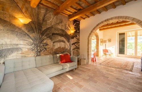Monte Giberto House | Casa Raffaela, Charming villa with a nice pool