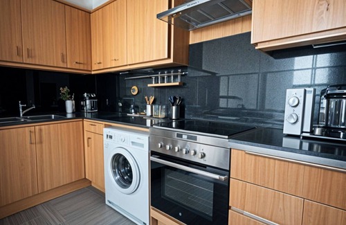 Ciutat Vella Apartment | Casa Real - Modern 2 BR With A/C Near Plaza Real.