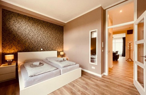 Dittelstedt Apartment | CASA REHSE I Loft-Apartment mit Gartenblick I kostenlos Parken & WLAN I Self-Check-in I 55Zoll-Smart&Kabel-TV I ÖPNV