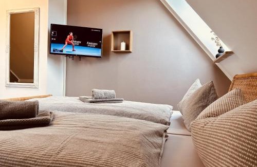 Dittelstedt Apartment | CASA REHSE I Modernes Apartment I 24h-Self-Check-in I kostenlos Parken & WLAN I Smart&Kabel-TV I ÖPNV