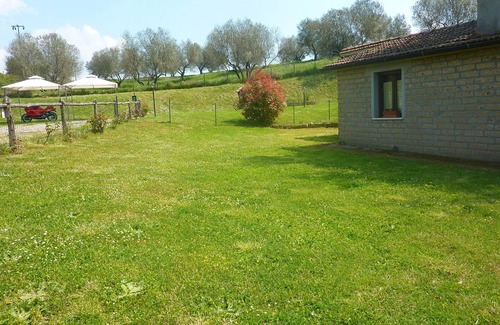 Pitigliano House | CASA RINA: Detached house with 400 M2 private fenced garden, swimming pool.