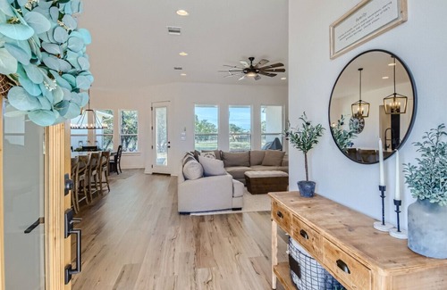 Liberty Hill House | Casa Rio Ancho. Near Lakes, Austin & Liberty Hill!