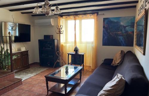 Poyales del Hoyo House | Casa Rivendel - Fantasía, Confort y Naturaleza