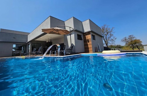 Paranapanema House | Casa Riviera Santa Cristina XIII