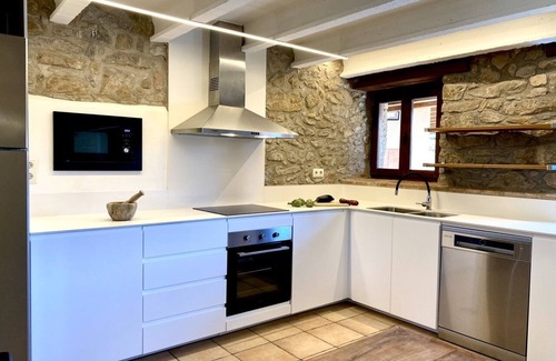 Sant Agusti de Llucanes Cottage | CASA ROVIRA (Magnificent rural house with jacuzzi in the garden and private pool)