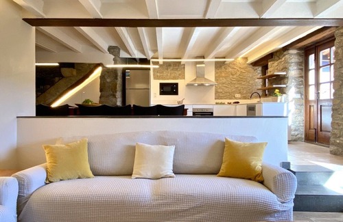 Sant Agusti de Llucanes Cottage | CASA ROVIRA (Magnificent rural house with jacuzzi in the garden and private pool)