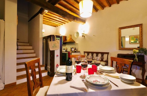 Castelnuovo Berardenga Apartment | Casa Rossella - ArcenoRentalsClub Romantic flat in Chianti Wifi Concierge Pool