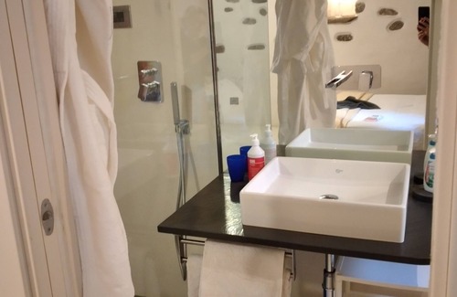 Dolceacqua House | Casa Roberta is a junior Suite located in a old village Dolceacqua.