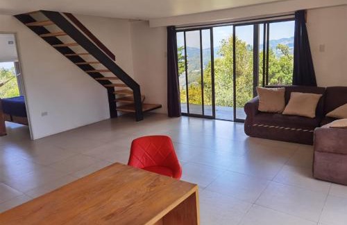 Canton Desamparados House | Casa Roble Cabaña romántica en la montaña de Costa Rica