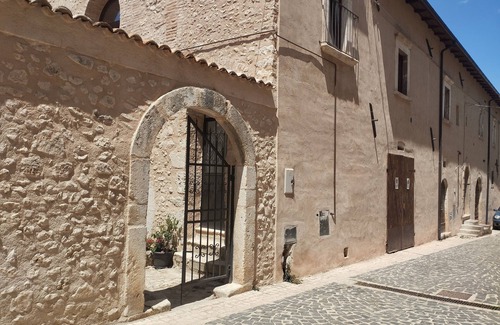 Tione degli Abruzzi Apartment | Casa Rondinella: Cozy apartment in an 18th century palazzo